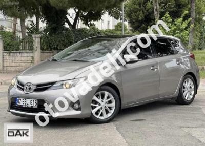 Toyota Auris 2013 1.4 D-4D Advance Skypack