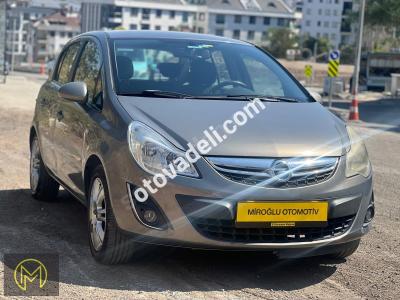 Opel Corsa 2012 1.4 Twinport Enjoy