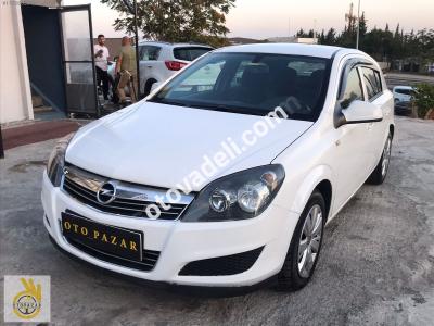 Opel Astra 2013 1.6 Essentia