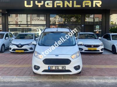 Ford Tourneo Courier 2018 1.5 TDCi Titanium