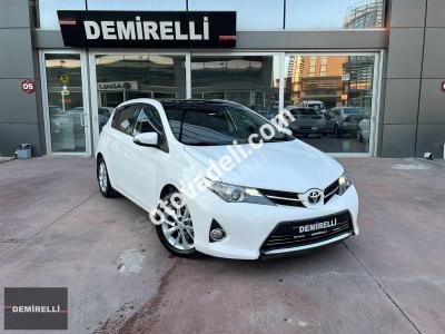 Toyota Auris 2013 1.6 Premium