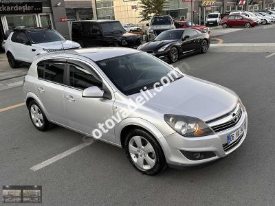 Opel Astra 2012 1.6 Essentia