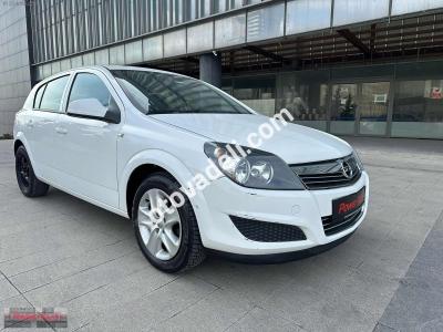 Opel Astra 2013 1.6 Essentia